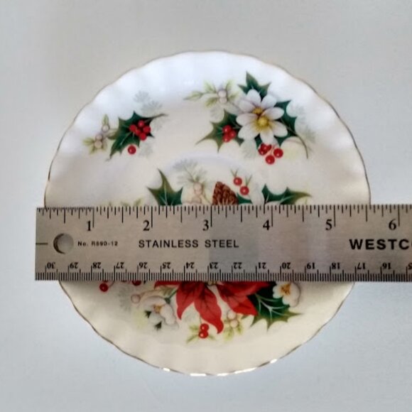 Royal Albert Poinsettia Yuletide Teacup And Saucer, England Bone China Christmas - Picture 13 of 13